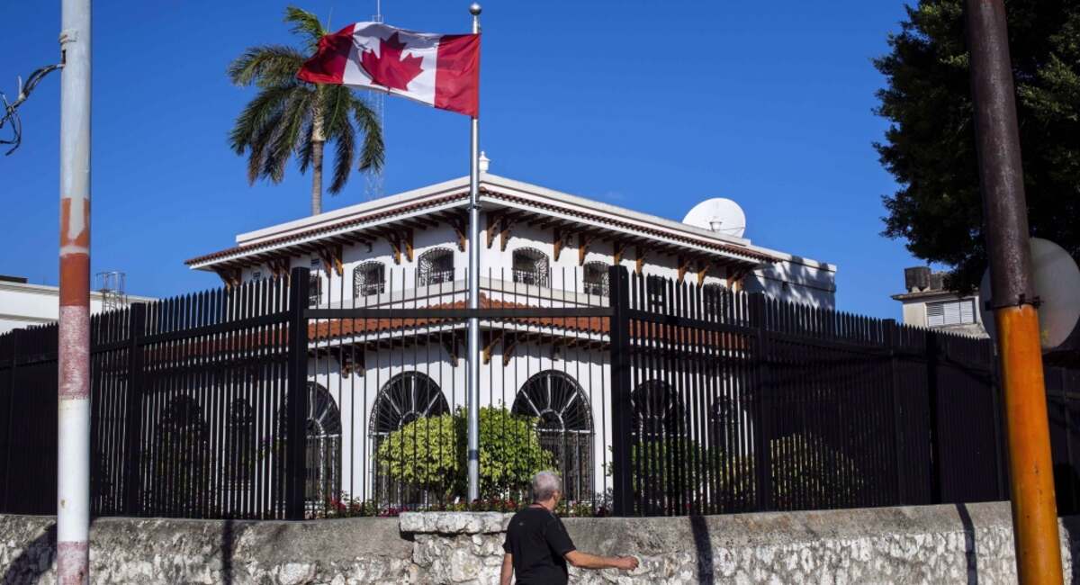 وقت سفارت کانادا (1)